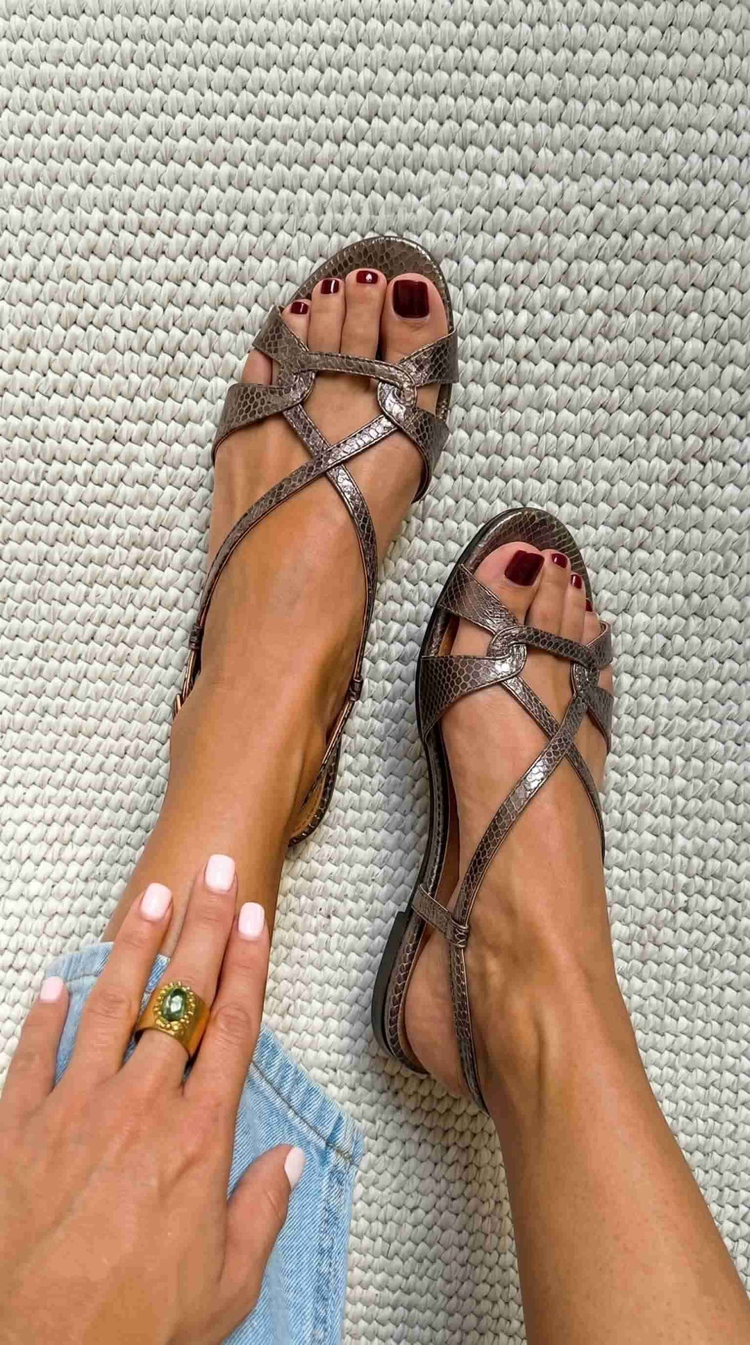 Monika | Elegante Sandalen mit gekreuzten Riemchen