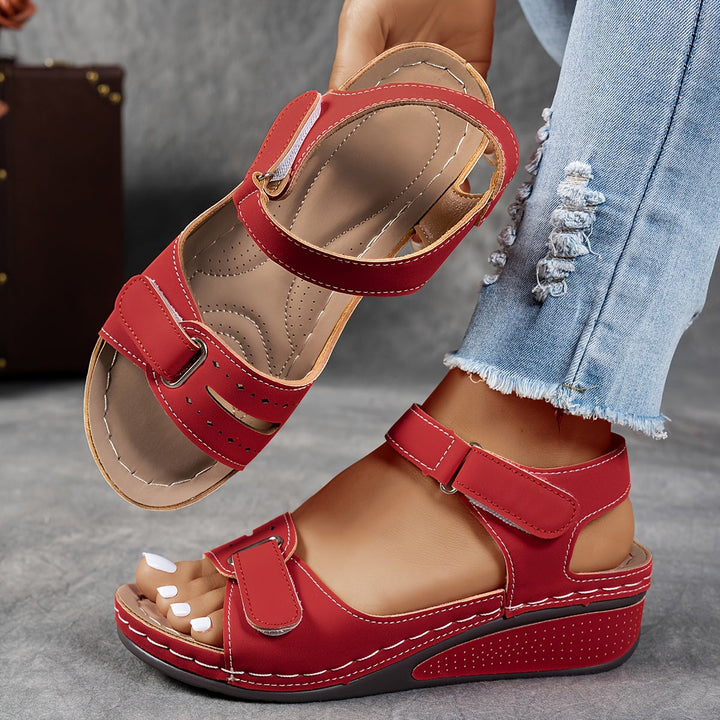 Bequeme Sandalen mit verstellbarer Passform