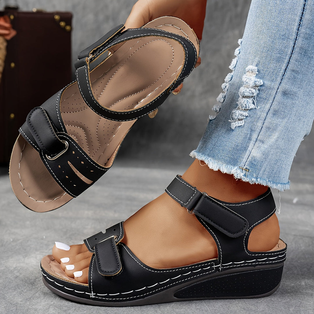 Bequeme Sandalen mit verstellbarer Passform