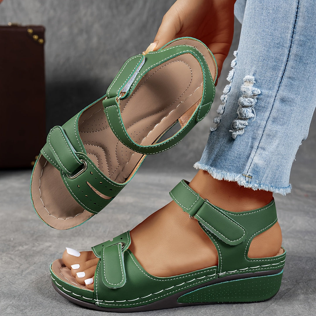 Bequeme Sandalen mit verstellbarer Passform