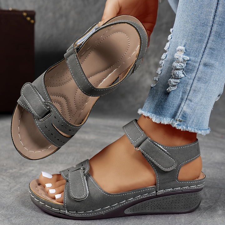 Bequeme Sandalen mit verstellbarer Passform