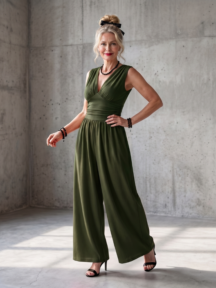 Vincenza | Jumpsuit mit tiefem V-Ausschnitt und definiertem Taillenbereich in weiter Beinform