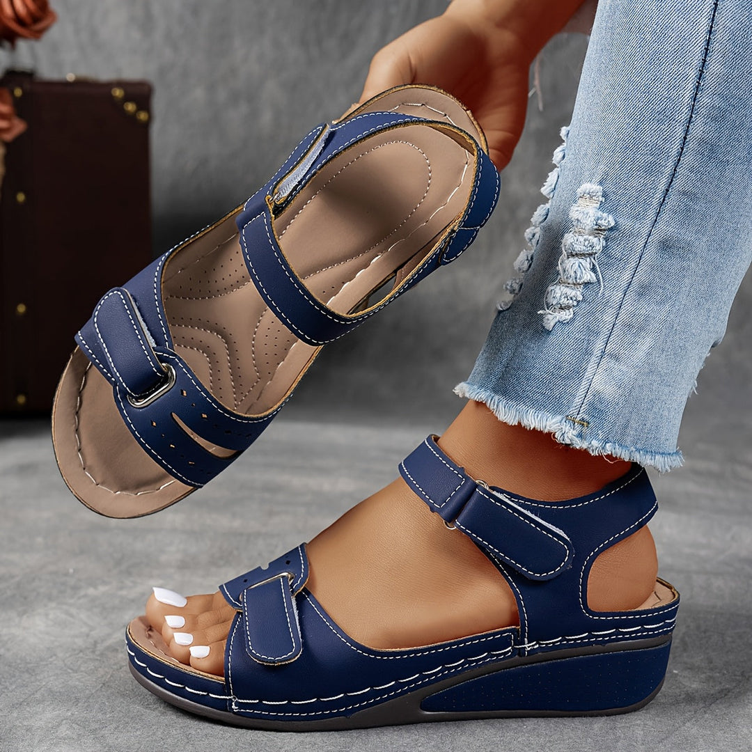 Bequeme Sandalen mit verstellbarer Passform