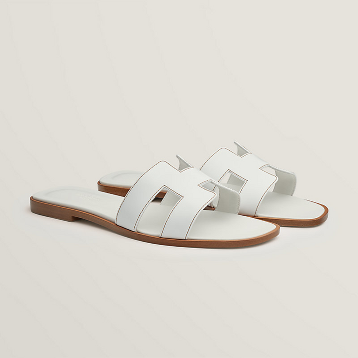 Luxuriöse Sommer-Ledersandalen