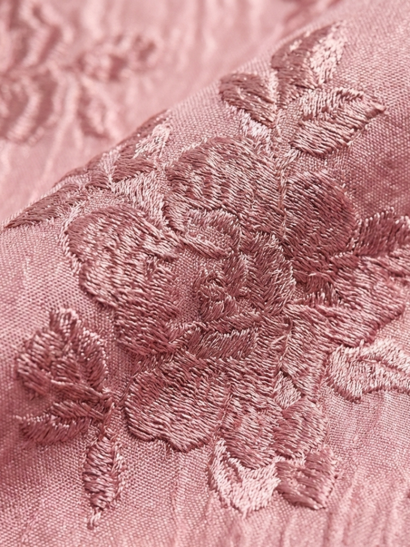 Xanthea | Kurzärmliges, tailliertes, floral strukturiertes Maxikleid