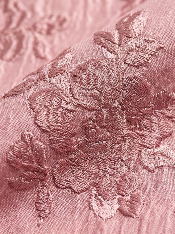 Xanthea | Kurzärmliges, tailliertes, floral strukturiertes Maxikleid