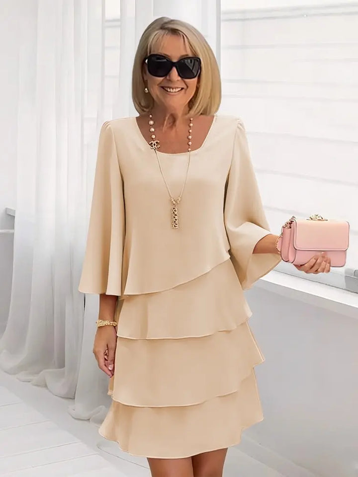 Christa | Elegante fließende Robe mit Rüschen